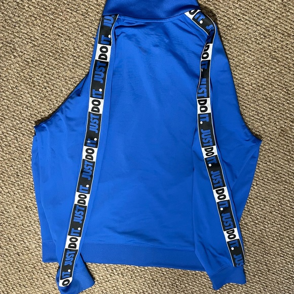 Nike zip up jacket - Picture 2 of 4